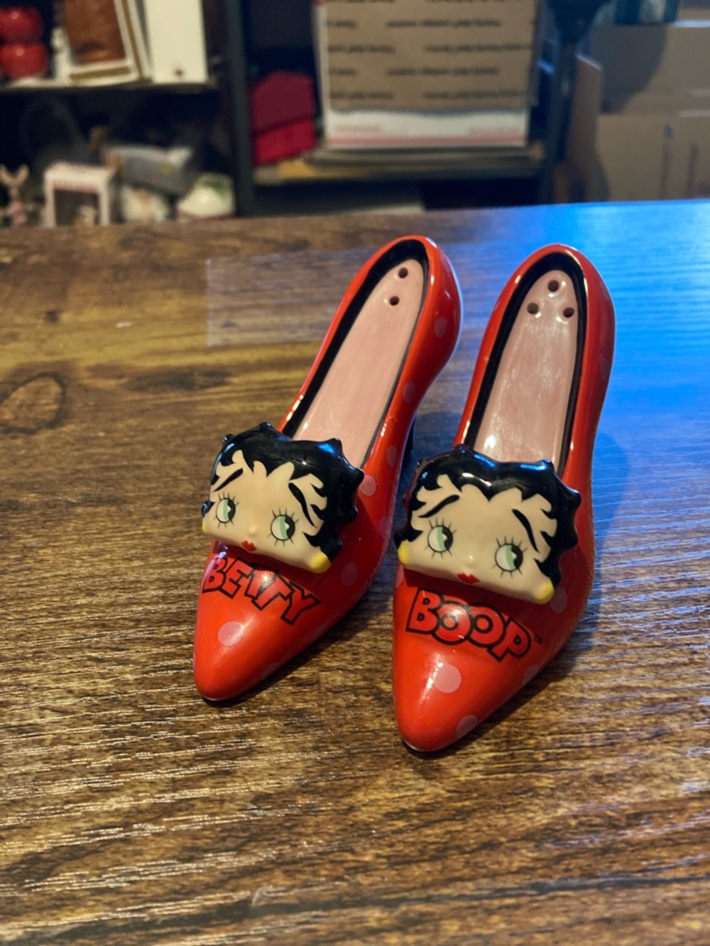 Gorgeous vintage Betty Boop salt & pepper shakers